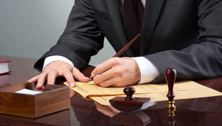 Чем может реально помочь юрист по банкротству?